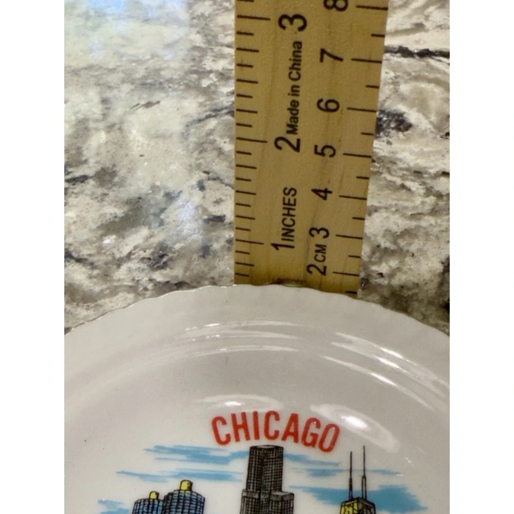 Vintage Chicago Landmark Ashtray Souvenir Travel Gold Trim 4.75